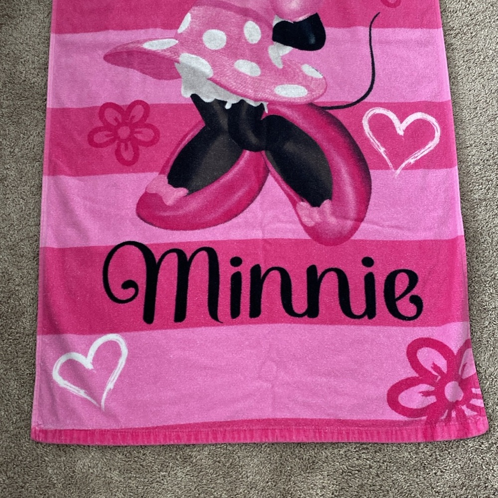 Disney Minnie Mouse beach towel - Picture 2 of 5